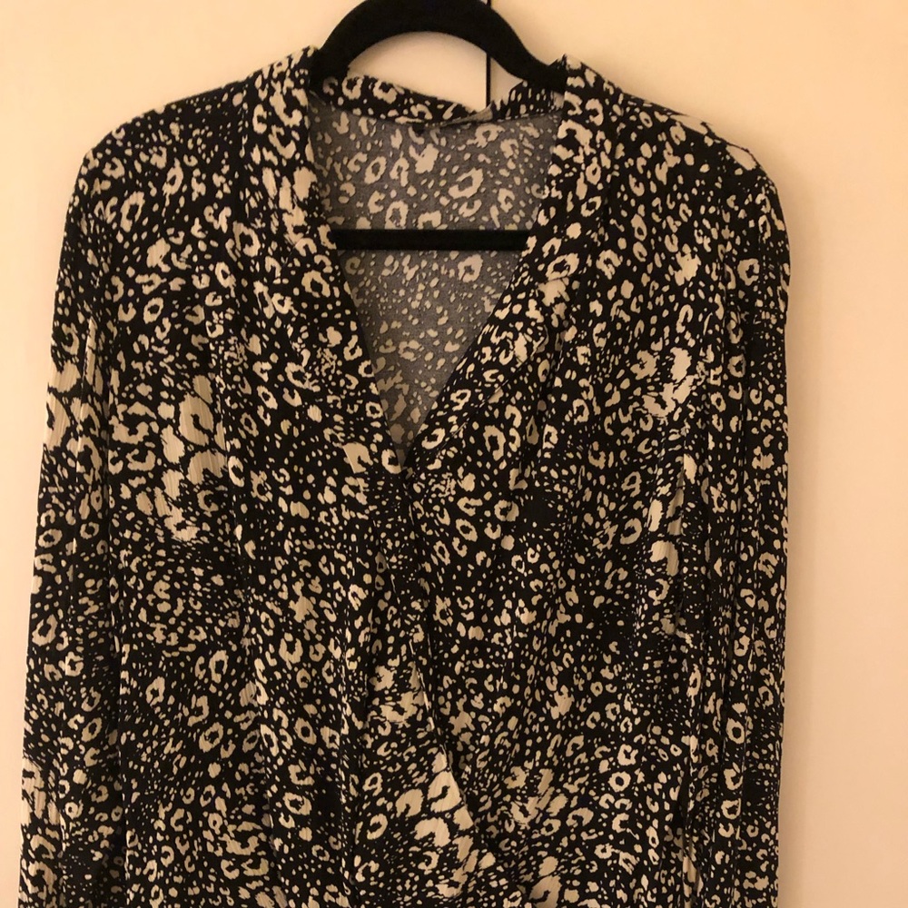 NWT Black and white hi-low Zara blouse. Size Large